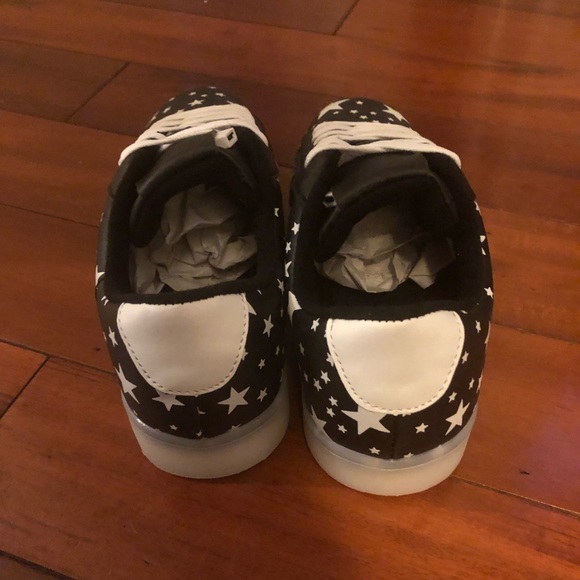 SALE!!! Black & white star sneakers - Picture 4 of 7